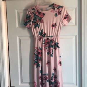 Long flowery dress with pockets!